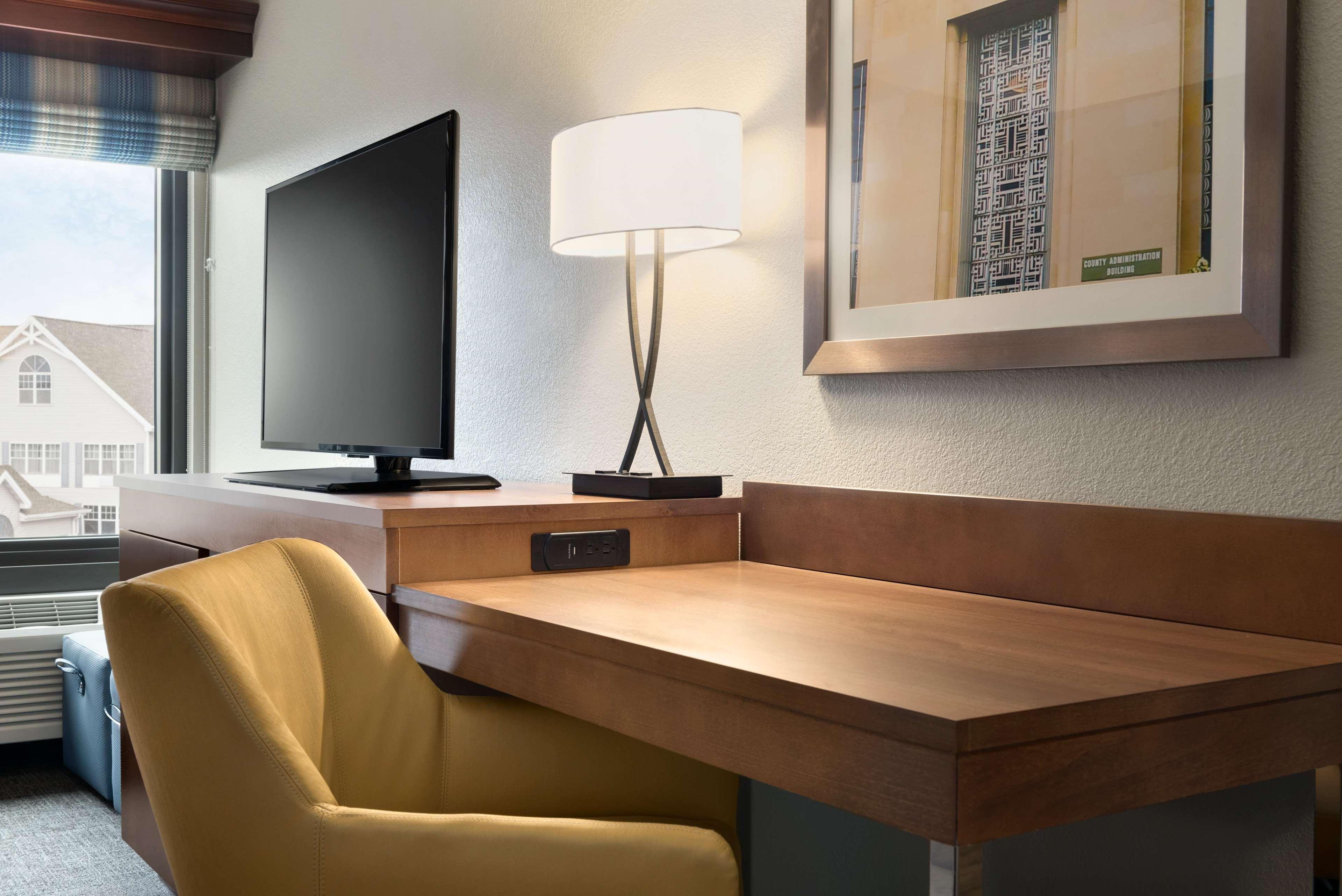 Hampton Inn Appleton-Fox River Mall Area Bagian luar foto