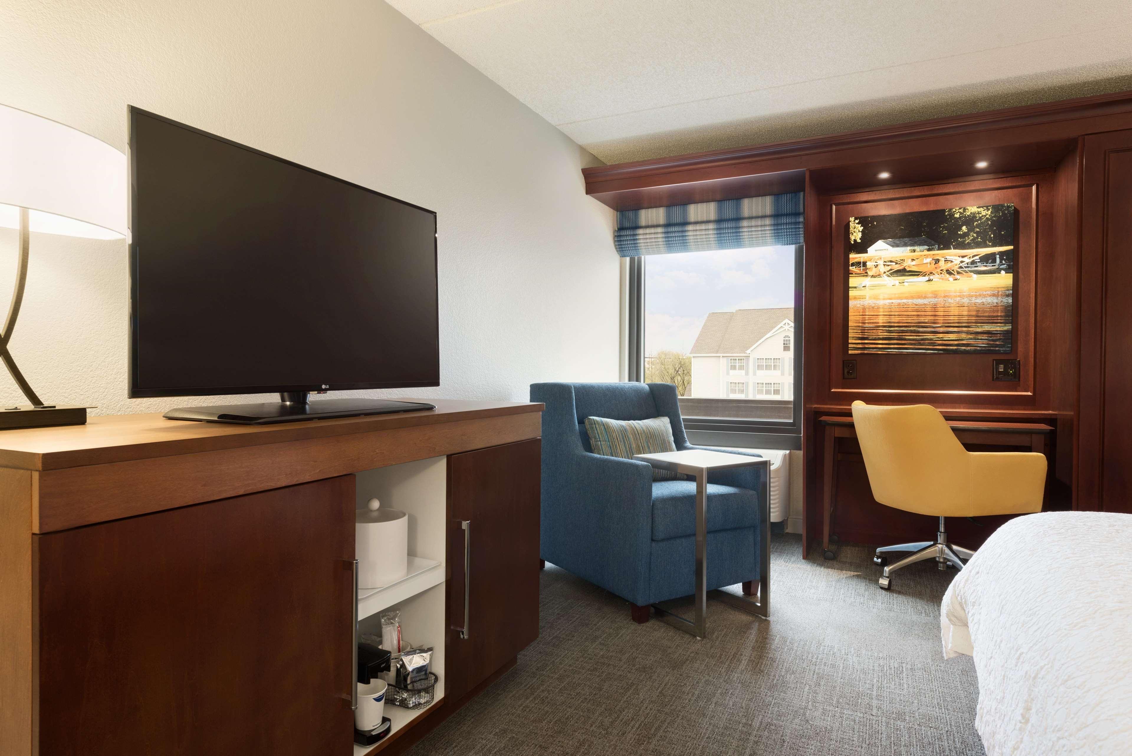Hampton Inn Appleton-Fox River Mall Area Bagian luar foto