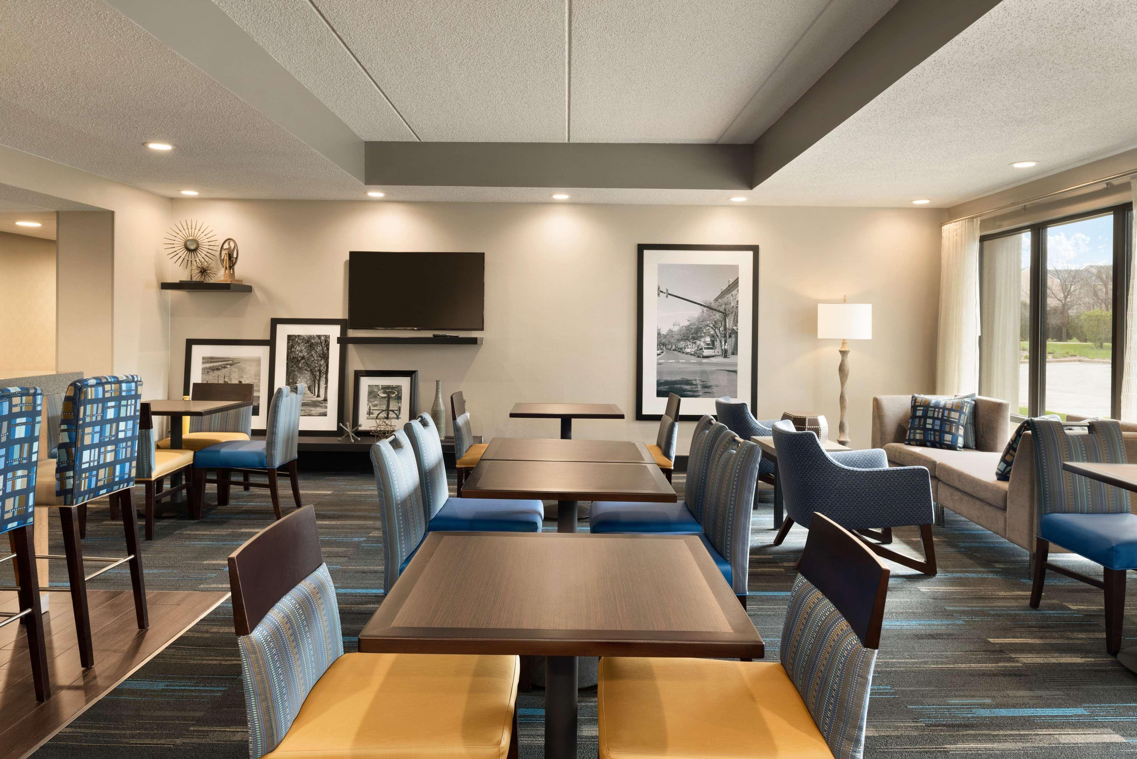 Hampton Inn Appleton-Fox River Mall Area Bagian luar foto