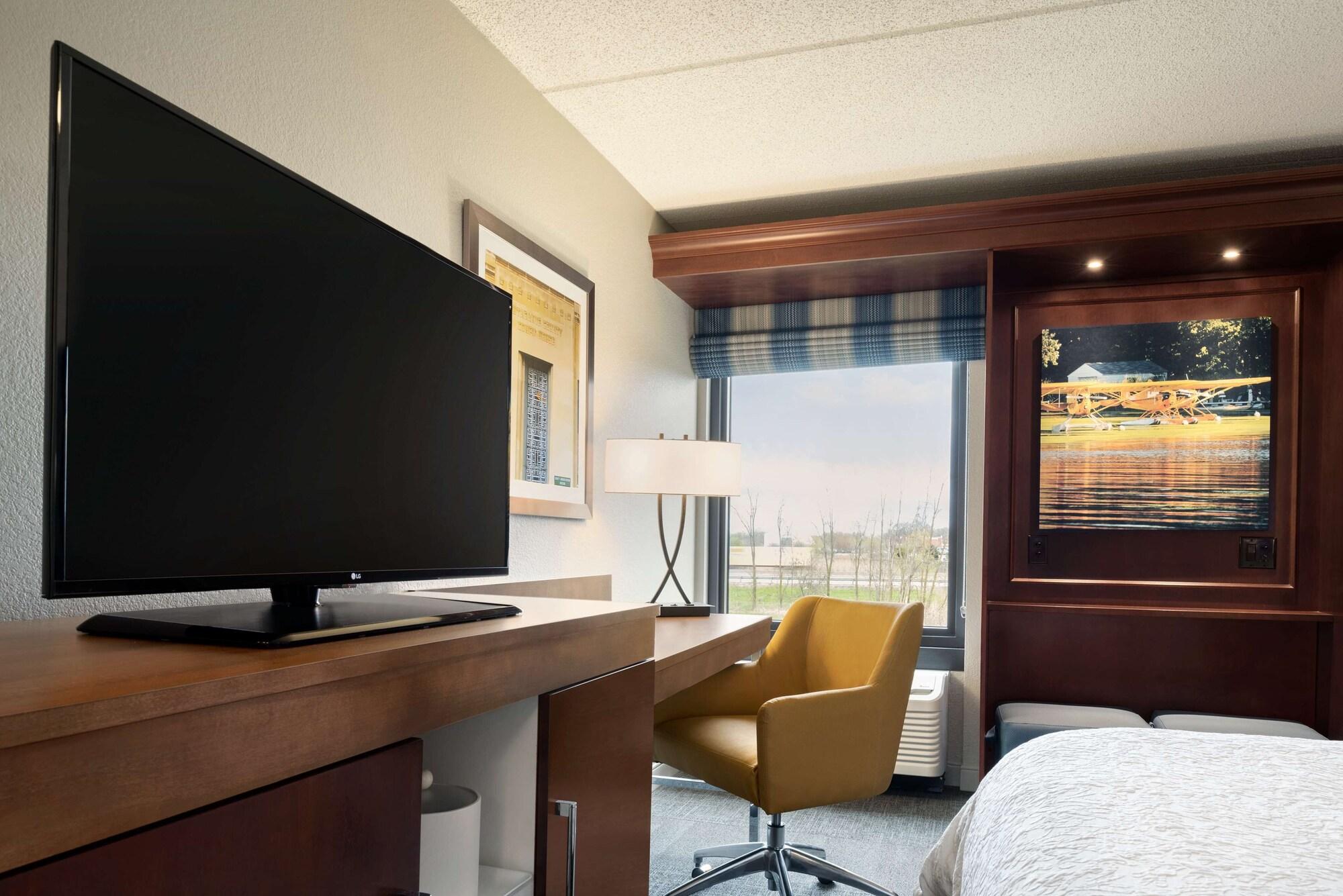 Hampton Inn Appleton-Fox River Mall Area Bagian luar foto