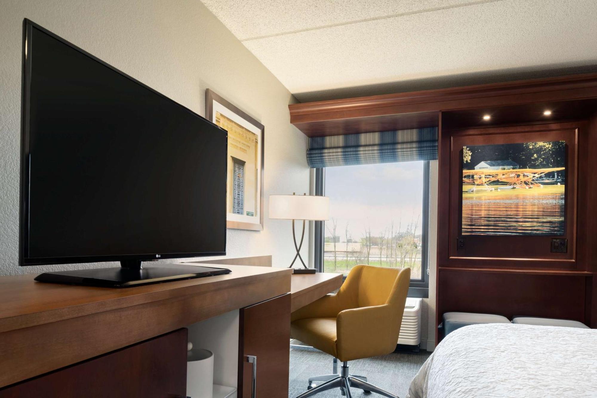 Hampton Inn Appleton-Fox River Mall Area Bagian luar foto