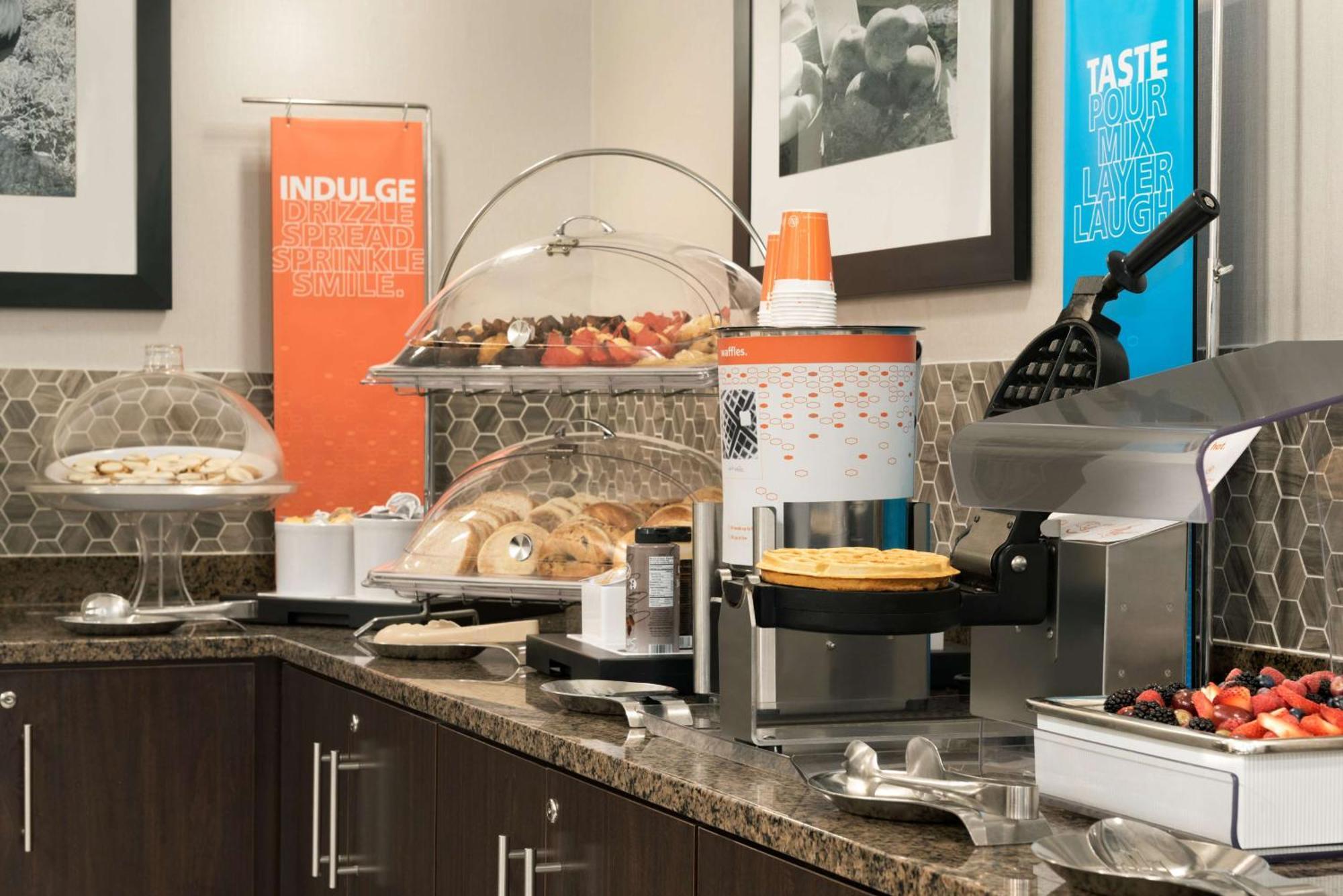 Hampton Inn Appleton-Fox River Mall Area Bagian luar foto