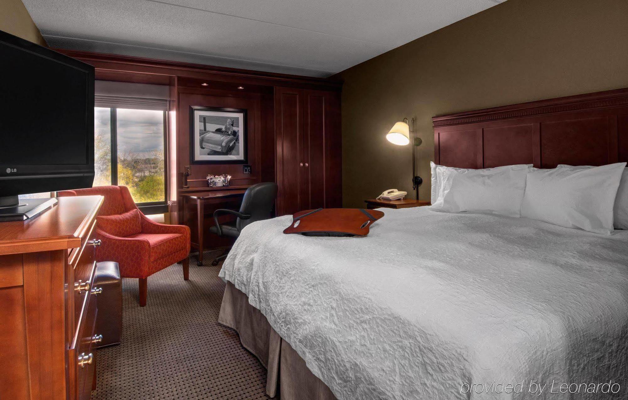Hampton Inn Appleton-Fox River Mall Area Bagian luar foto